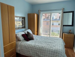 2 quartos, ferros/tábuas de passar roupa, Wi-Fi, roupa de cama