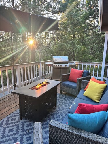 Treehouse Chalet in the Pines with Fire Pit and Forest Views