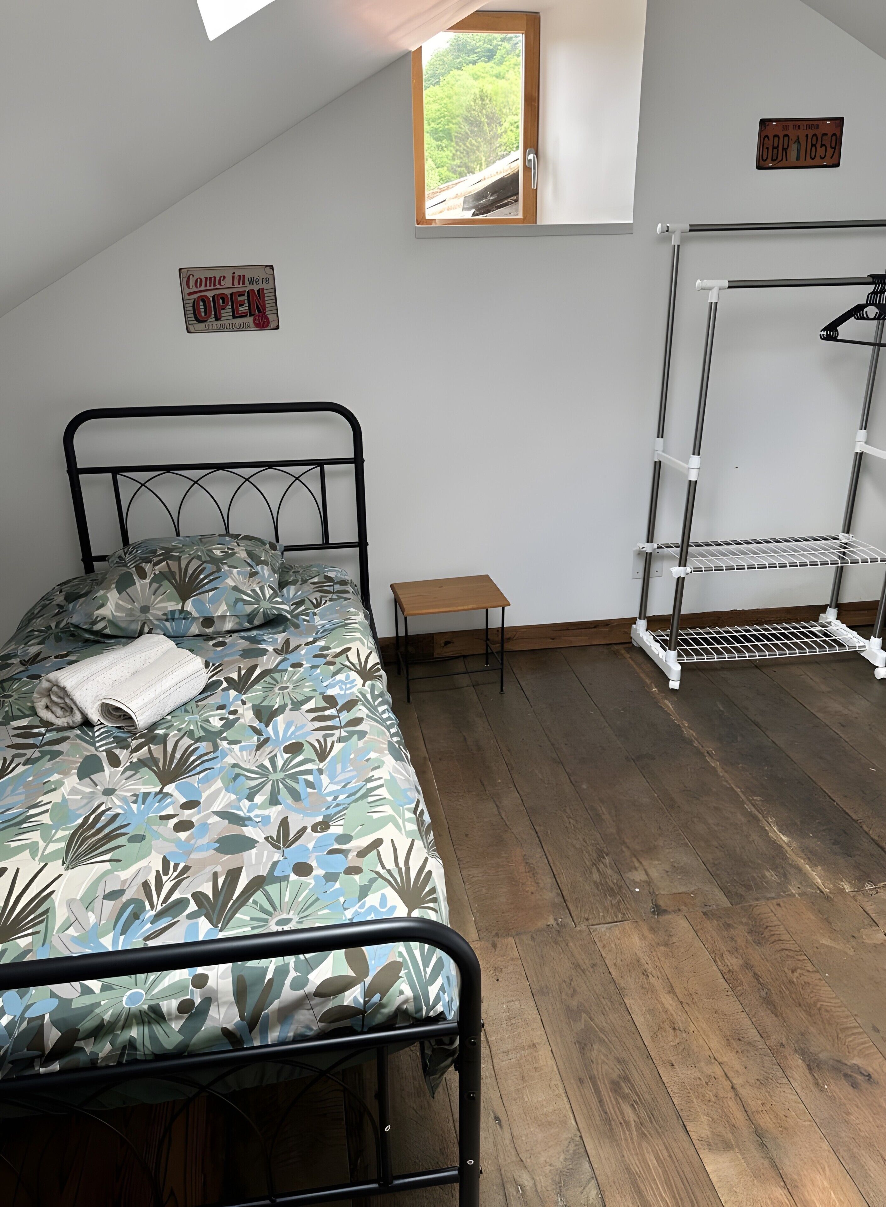 WiFi, bed sheets