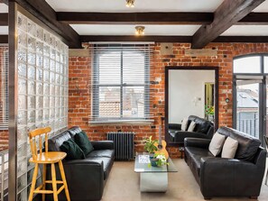TV, offices - Modern Studio Flat York City Centre near Shambles (York)