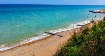 Sea View Coastal Lodge | Pool, Tennis & Family Fun | Walk to Beach | Near Deal