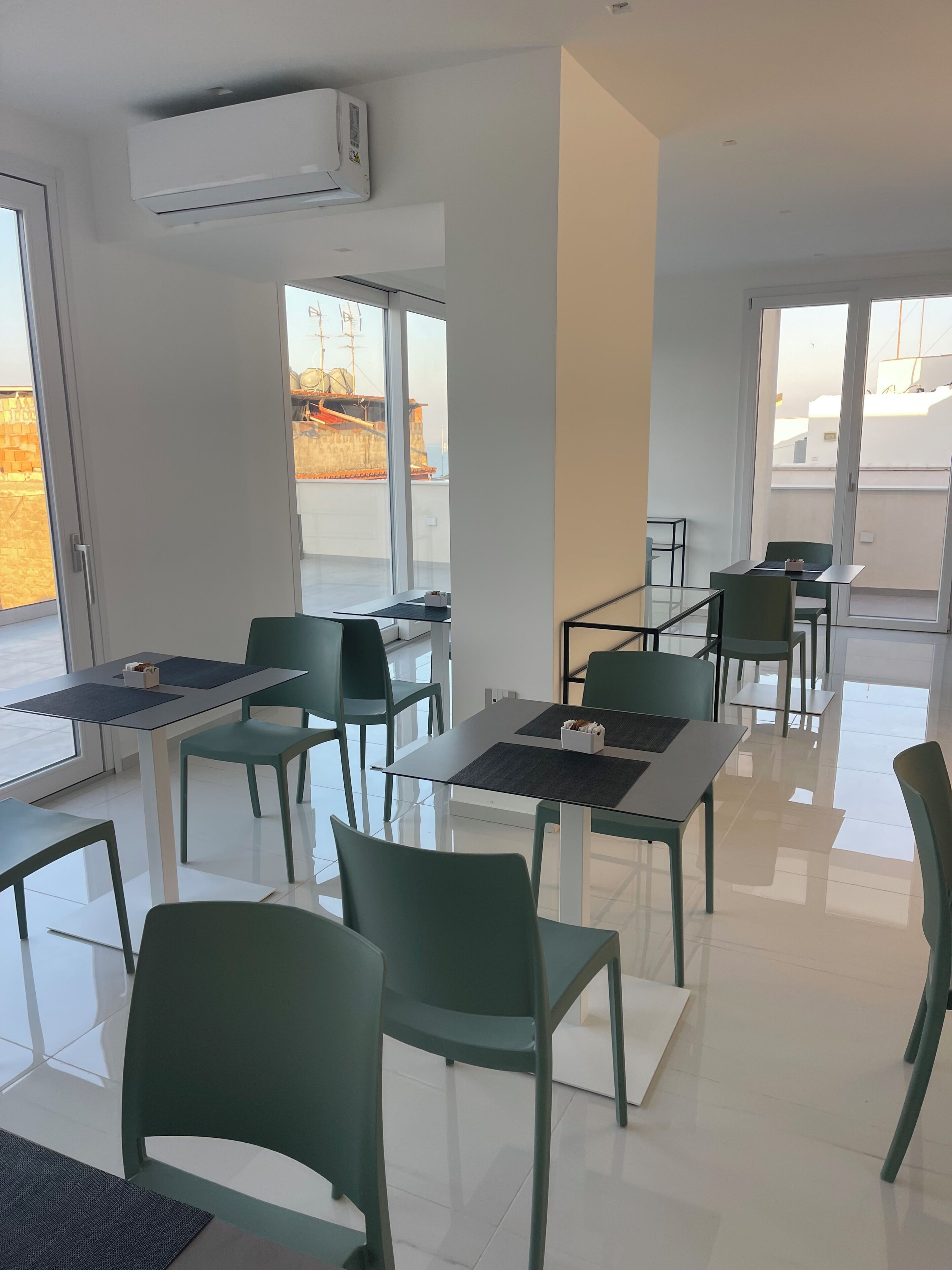 Desayuno buffet incluido todos los días 