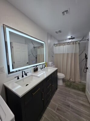 Shower, towels, soap, toilet paper -  Comfortable 2-Bedroom Home for Families or Work Travelers with Kitchen and Bath (Glendale)