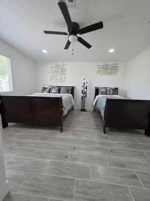 Iron/ironing board, WiFi, bed sheets -  Comfortable 2-Bedroom Home for Families or Work Travelers with Kitchen and Bath (Glendale)