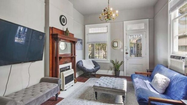 Unclassified image, 1 of 14, button - 3-bedroom house, 2.5 bath in Uptown New Orleans. 3 blocks from streetcar (New Orleans)