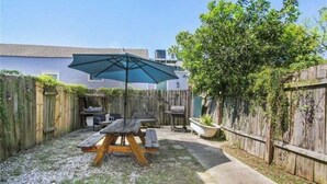 Unclassified image, 4 of 14, button - 3-bedroom house, 2.5 bath in Uptown New Orleans. 3 blocks from streetcar (New Orleans)