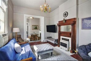 Living area - 3-bedroom house, 2.5 bath in Uptown New Orleans. 3 blocks from streetcar (New Orleans)