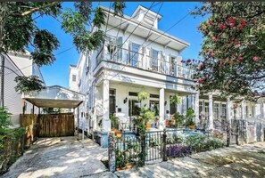 Exterior - 3-bedroom house, 2.5 bath in Uptown New Orleans. 3 blocks from streetcar (New Orleans)