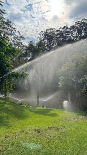 Villagio Verde: Cozy country house in Jarinu, with lots of greenery and a lake.