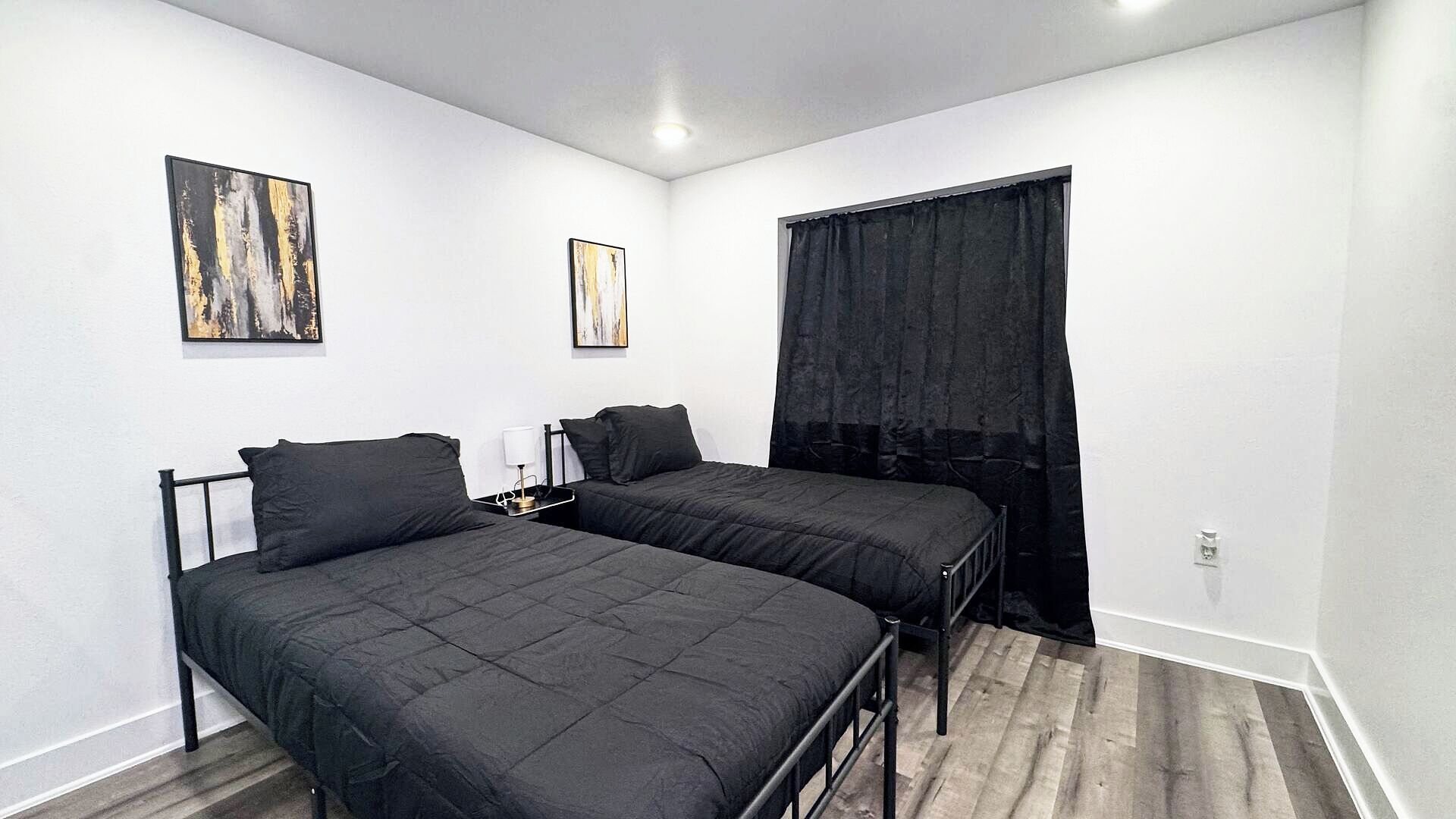 2 habitaciones, tabla de planchar con plancha, wifi y ropa de cama 