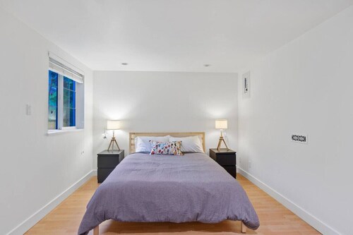 Cozy and Calm: Modern Studio with Private Entrance