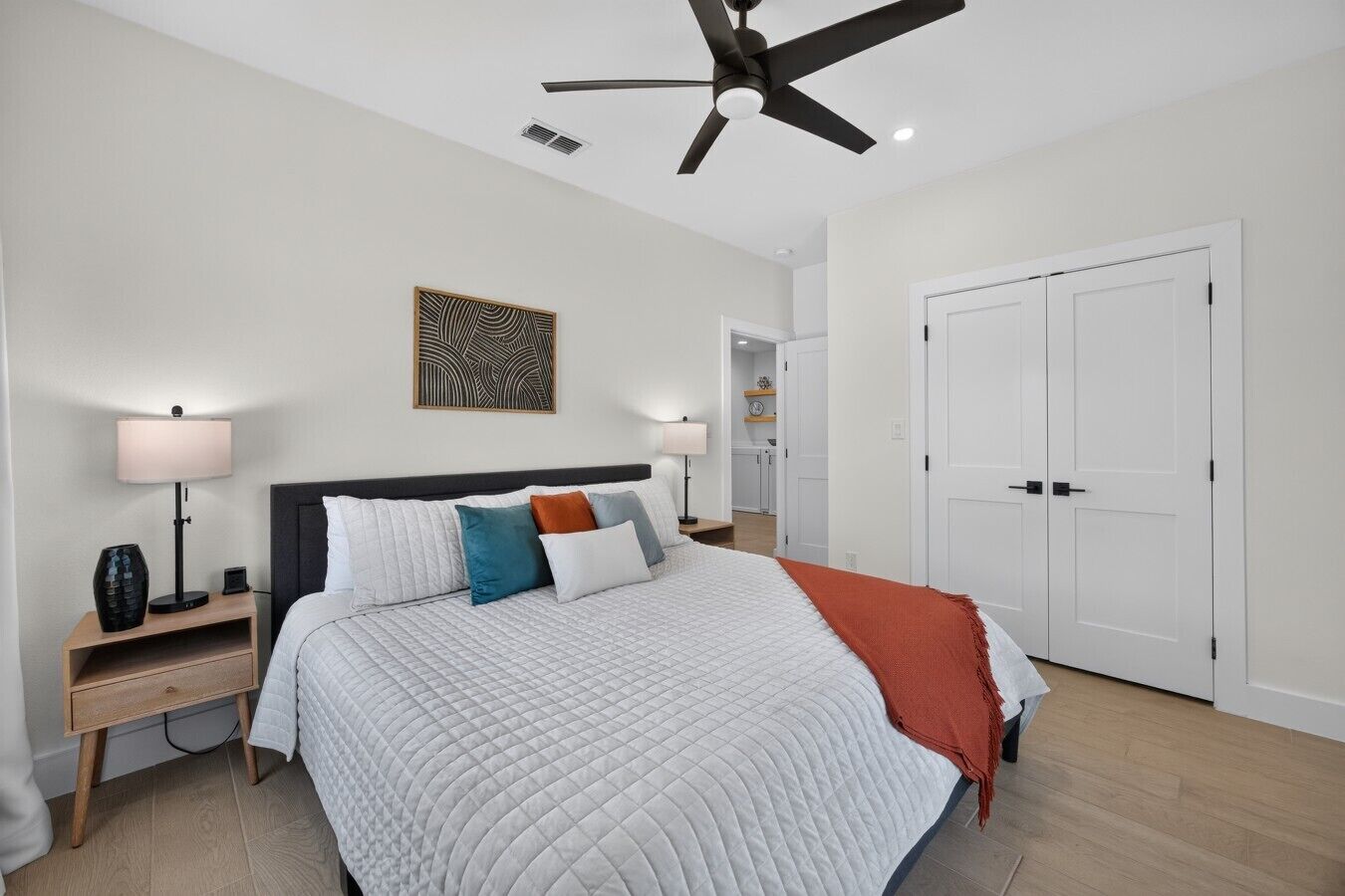 2 bedrooms, desk, iron/ironing board, WiFi