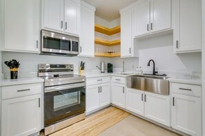 Kühlschrank, Ofen, Herdplatte, Geschirrspüler