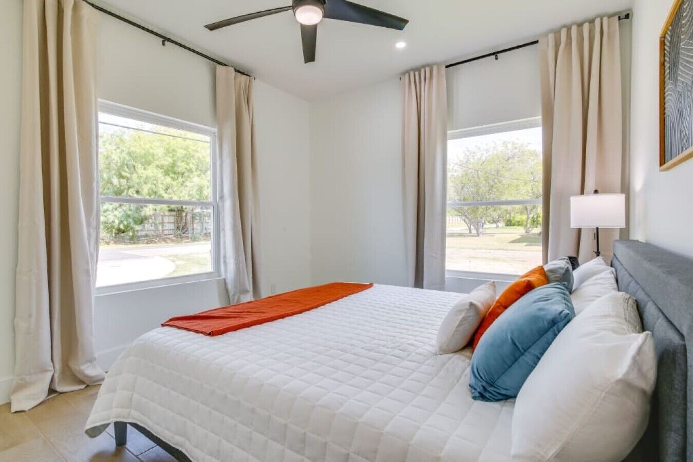 Desk, iron/ironing board, WiFi, bed sheets