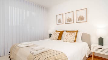 Tabla de planchar con plancha, Internet, ropa de cama
