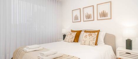 Iron/ironing board, internet, bed sheets