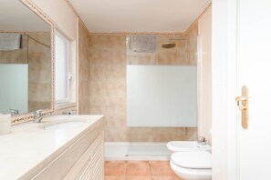 Hair dryer - Birdie & Beach Apartment · Refúgio na Aroeira (Almada)