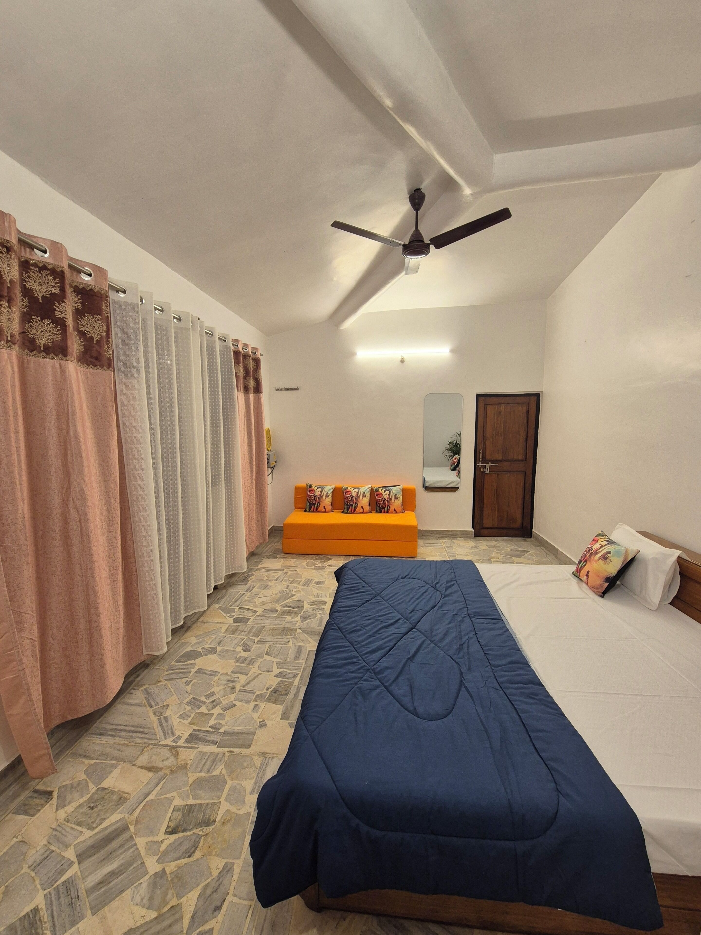 1 dormitorio, tabla de planchar con plancha, wifi gratis y ropa de cama
