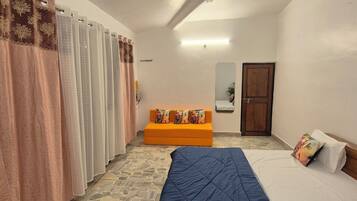1 dormitorio, tabla de planchar con plancha, wifi gratis y ropa de cama