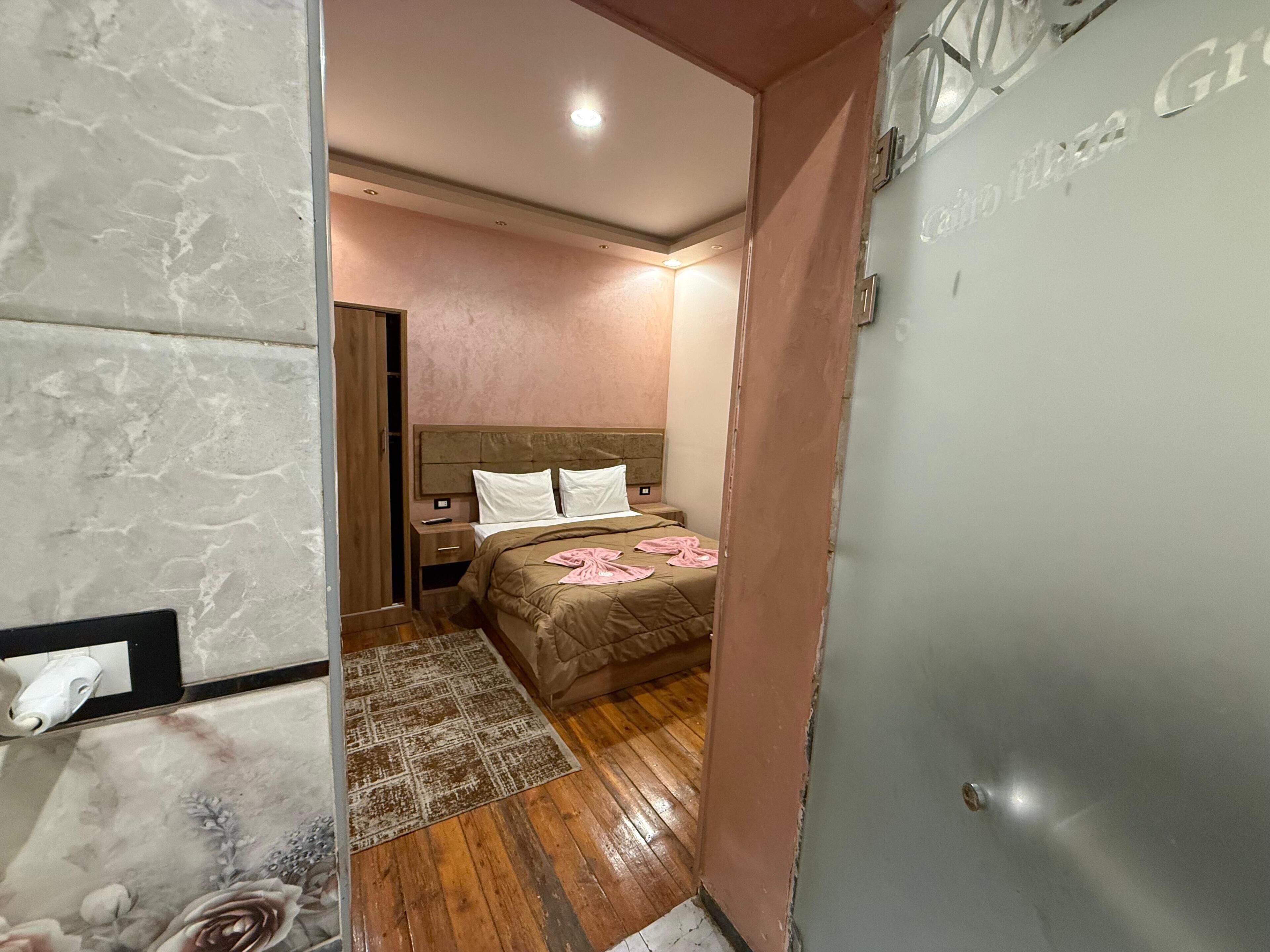 Kamar Double, 1 Tempat Tidur Queen | Meja kerja, ruang kerja ramah laptop, dan Wi-Fi gratis