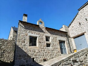 Exterior - La Maisonnette de Colette (CHASTEL-NOUVEL)