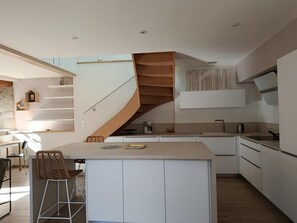Fridge, microwave, oven, dishwasher - La Maisonnette de Colette (CHASTEL-NOUVEL)