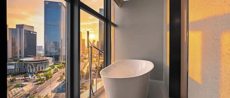 Executive Suite, 1 King Bed, City View | Deep soaking bathtub