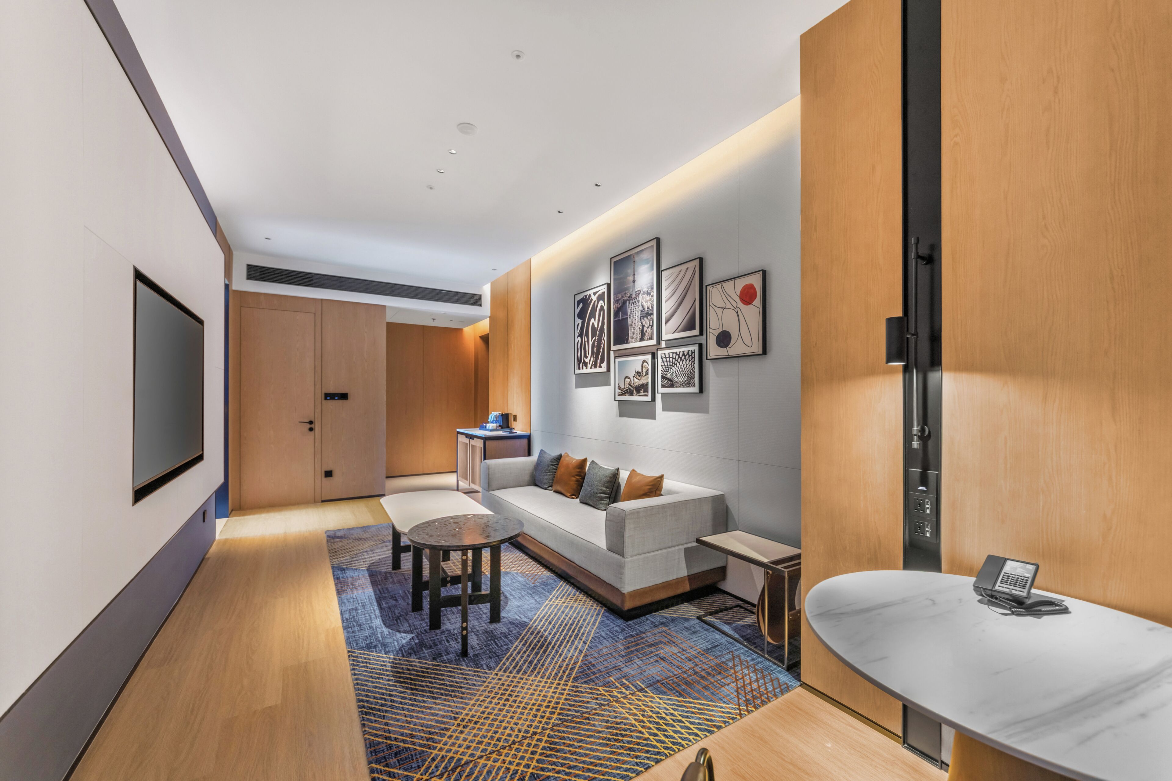 Executive Suite, 1 King Bed, City View | Living room | 65-inch LCD TV with digital channels