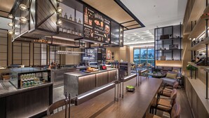 A modern bar area with a high ceiling, bar counter, seating, and a city view. - Four Points By Sheraton Guangzhou Changlong Wanbo Business District (Guangzhou)