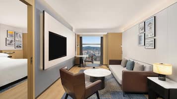Suite, 1 King-Bett, Stadtblick | Wohnzimmer
