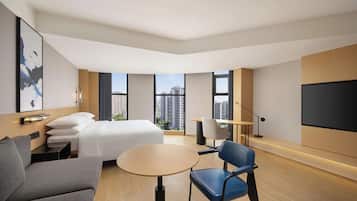 Habitación Premium, 1 cama de matrimonio grande, vistas a la ciudad | Edredones de plumas, caja fuerte, cortinas opacas y wifi gratis