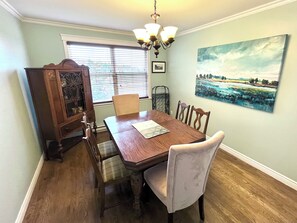 Dining - Stay on the Coast | Steps to EC Trails, Private Torbay Retreat | Family Friendly (Torbay)