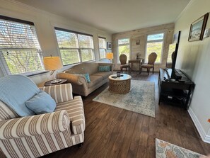 Smart TV - Stay on the Coast | Steps to EC Trails, Private Torbay Retreat | Family Friendly (Torbay)