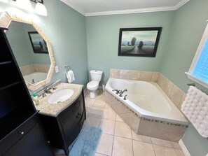 Shower, hair dryer, towels, soap - Stay on the Coast | Steps to EC Trails, Private Torbay Retreat | Family Friendly (Torbay)