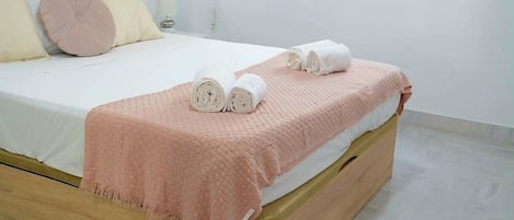 2 bedrooms, iron/ironing board, travel cot, free WiFi
