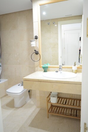 Hair dryer, bidet, towels, soap - Elegant apartment in  Dama de Noche, Puerto Banus (Marbella)