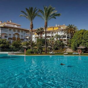 Pool - Elegant apartment in  Dama de Noche, Puerto Banus (Marbella)