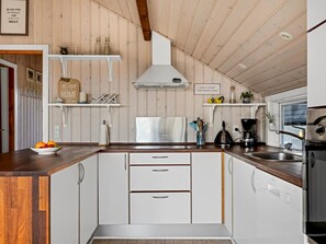 Fridge, microwave, dishwasher, cookware/dishes/utensils - "Uuno" - 200m from the sea by Interhome (Haderslev)