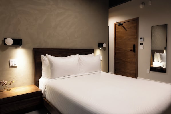 Habitación estándar, 1 cama Queen size, baño privado | Escritorio, tabla de planchar con plancha y wifi gratis 