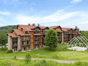 Exterior - Fairway Hideaway - Golf Villa Sleeps 6 Hot Tub (Wisconsin Dells)
