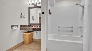 Hair dryer, towels, soap, toilet paper - Fairway Hideaway - Golf Villa Sleeps 6 Hot Tub (Wisconsin Dells)