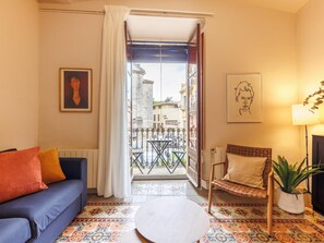 Living area - Llebre - Holiday Apartment Rental in Girona | Bravissimo (Girona)