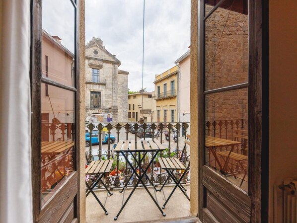 Outdoor dining - Llebre - Holiday Apartment Rental in Girona | Bravissimo (Girona)