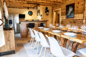 Dining - Chalet du Silence - Panoramic lake view & exceptional design (Barésia-sur-l'Ain)