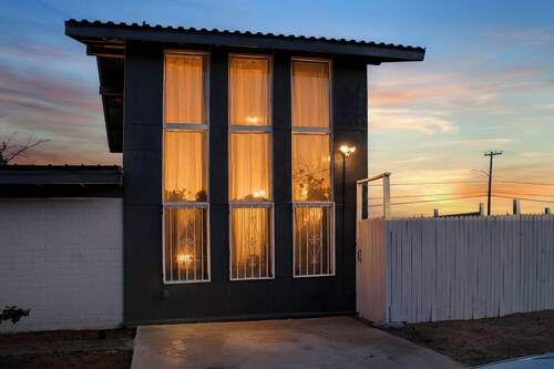 Two Story Private Loft - Pet Friendly - Fast WiFi