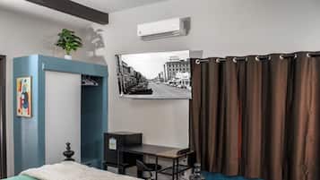 Bureau, fer et planche Ă repasser, Wi-Fi gratuit, draps fournis