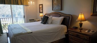 Cozy King Room with Private Balcony in Main Lodge