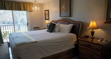 Cozy King Room with Private Balcony in Main Lodge