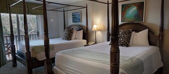 2 Queen Beds + Private Balcony