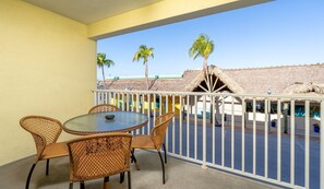 Outdoor dining - Harbour House #204 - "Harbour Pearl" (Fort Myers Beach)